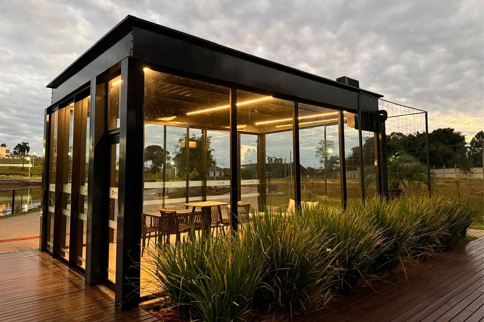 Green Lounge + Deck.