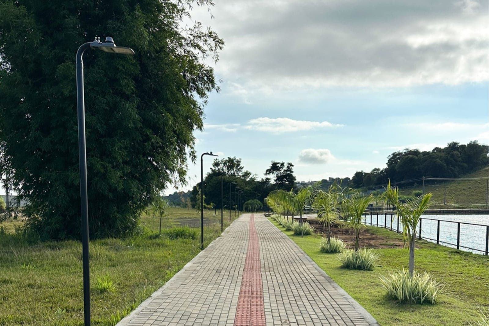 Pista de caminhada de 500 metros.