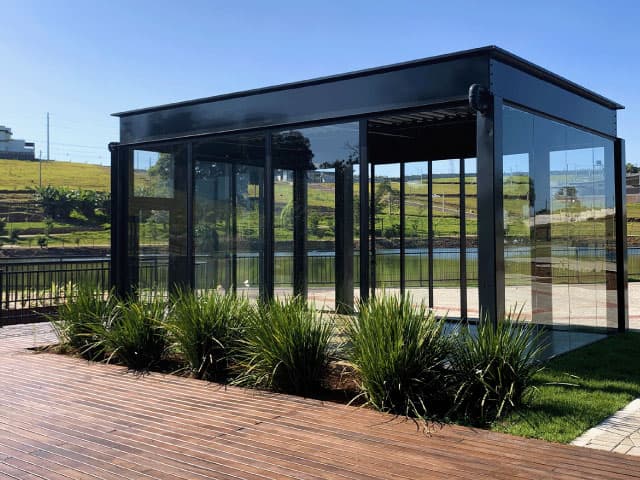 Green lounge deck