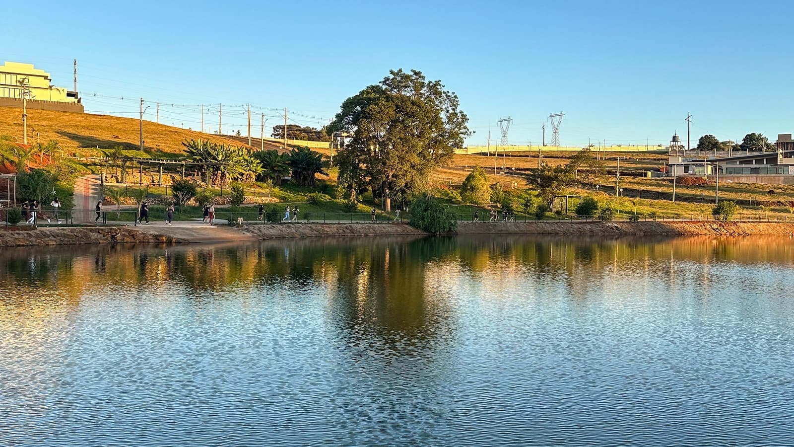 O lago no fim de tarde